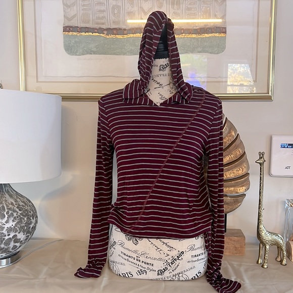 Cabi maroon pull over sweatshirt - Picture 6 of 6